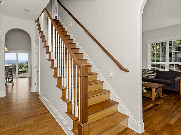 3rd image of 32907 SW Laurelview Rd