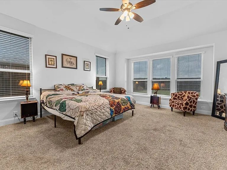 2760 Richard St — Photo 11