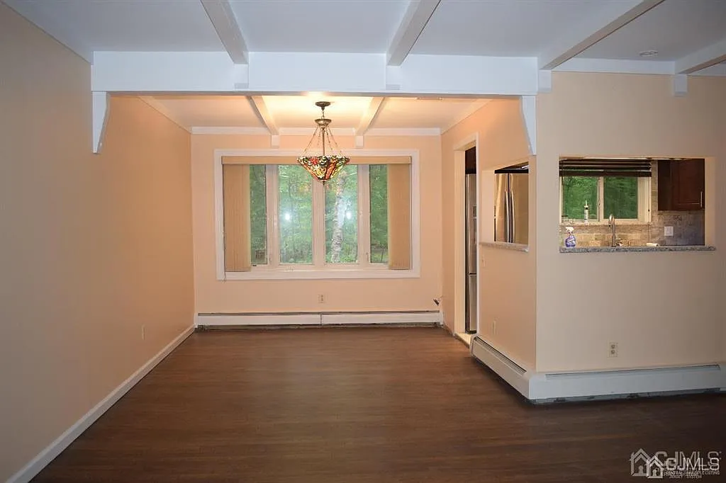 4 bed, 2.0 bath, 1627 sqft, $3,650 — Photo 4