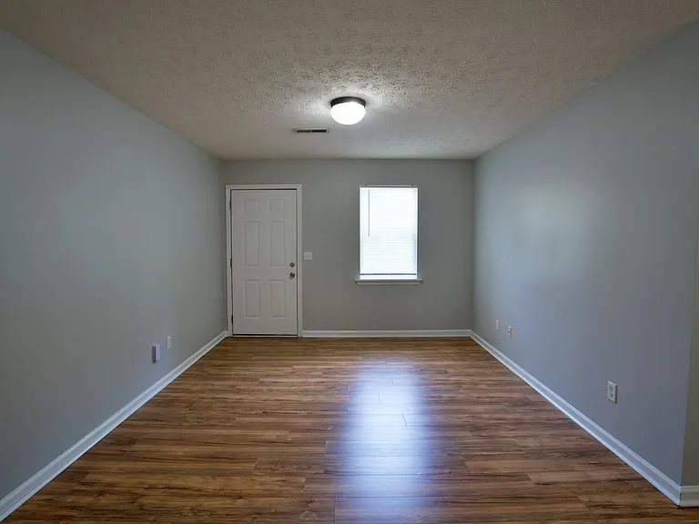618 College St SW — Photo 11