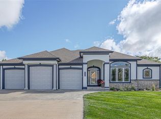 610 Indian Trail Ct, Smithville, MO 64089