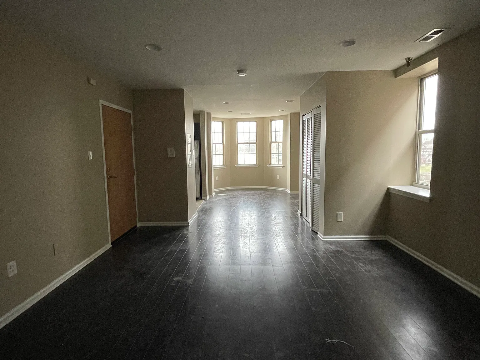 3 bed, 1.5 bath, $1,500 — Photo 4