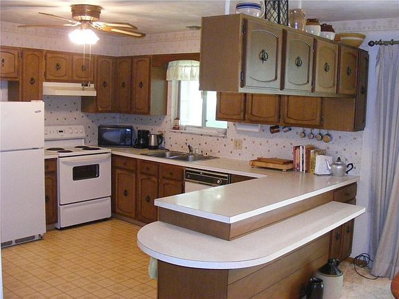 2nd image of 669 Ellis Ave
