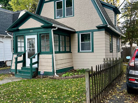 2nd image of 423 Cottage St