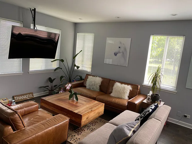 235 W Norwell Ln — Photo 13