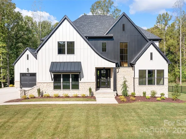 136 Castleview Ln, Mooresville, NC 28115
