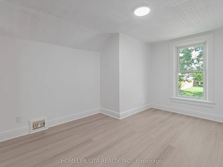 4 Melbourne St W — Photo 13