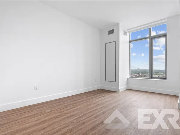 2230 Cropsey Avenue image 4 of 66