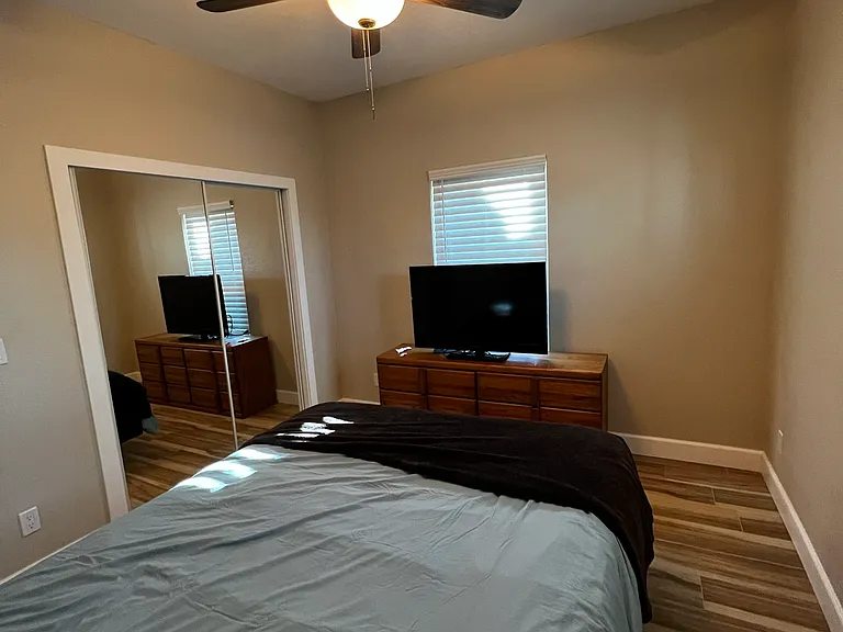 1432 E Saint Catherine Ave — Photo 14