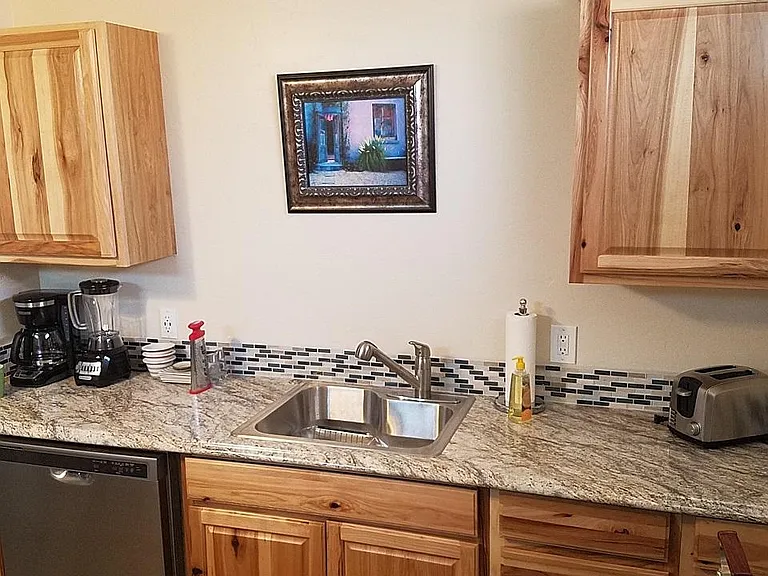2914 N Cloverland Ave #GUEST HOUSE — Photo 2