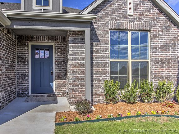 3rd image of 2418 W Little Rock Ct