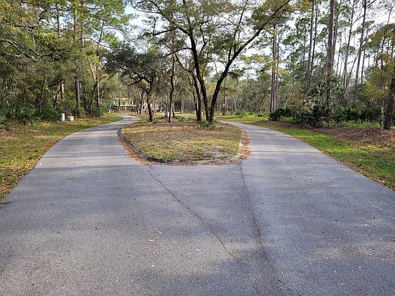 2nd image of 11 Cross Creek Cir