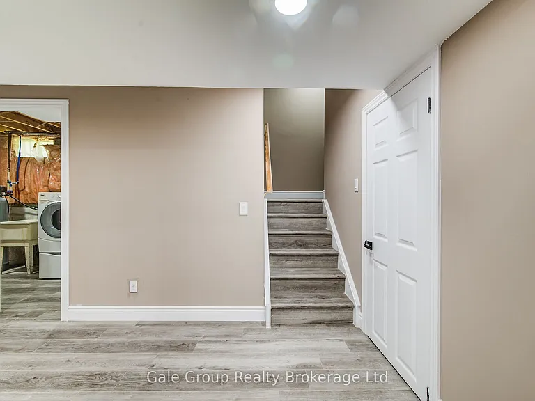 575 Springbank Ave N — Photo 22