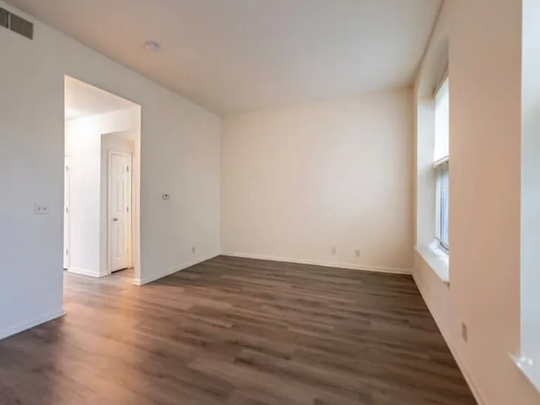 91 Tiffany Blvd #2 — Photo 8