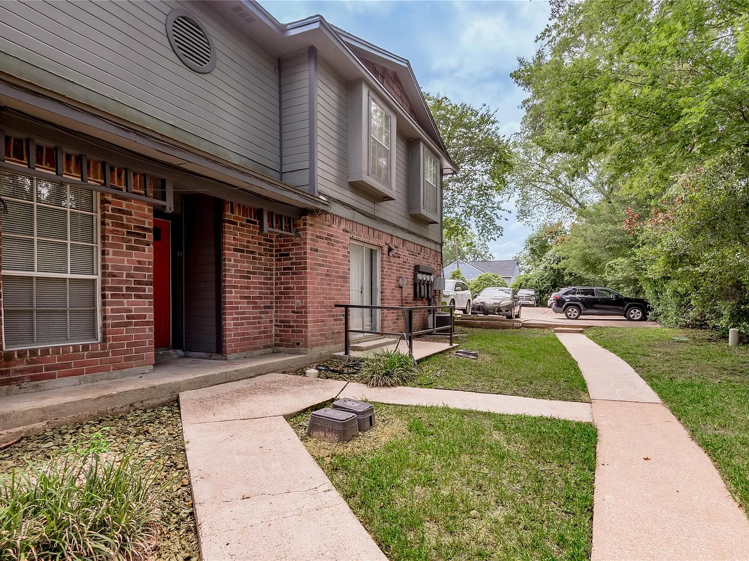 2 bed, 2.5 bath, 1270 sqft, $1,295 — Photo 3