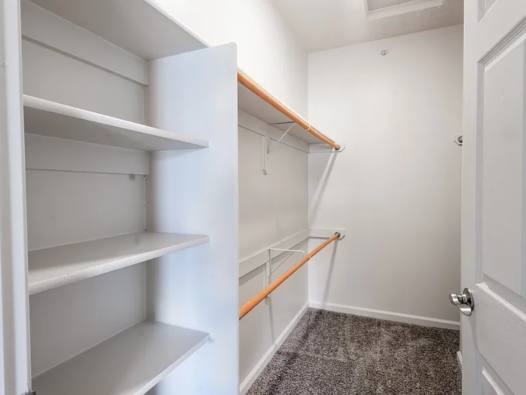 The Lakes of Beavercreek Apartment Homes — Photo 11