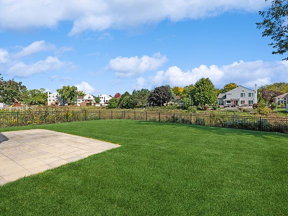 3rd image of 969 Tallgrass Dr
