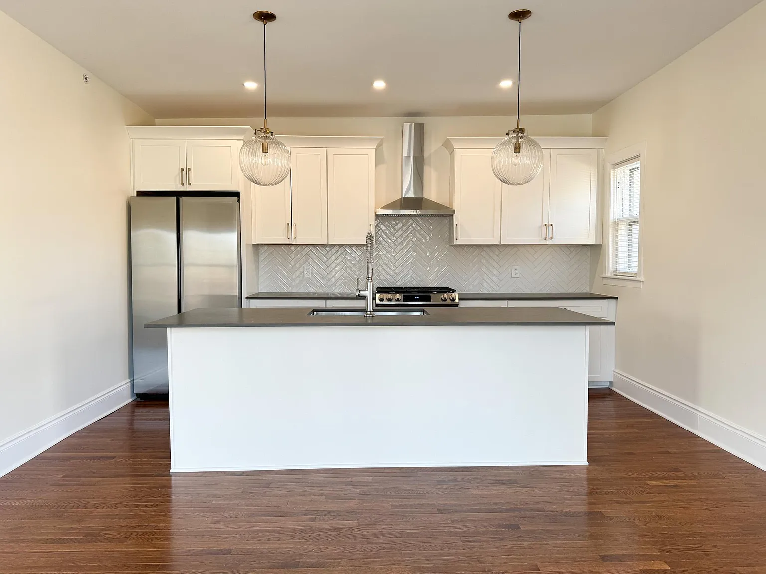3 bed, 2000 sqft, $2,750 — Photo 2