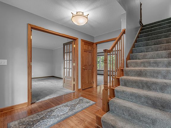 5th image of 605 E 3rd St