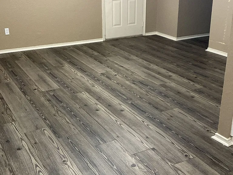 Crestwood Square Apartaments — Photo 10