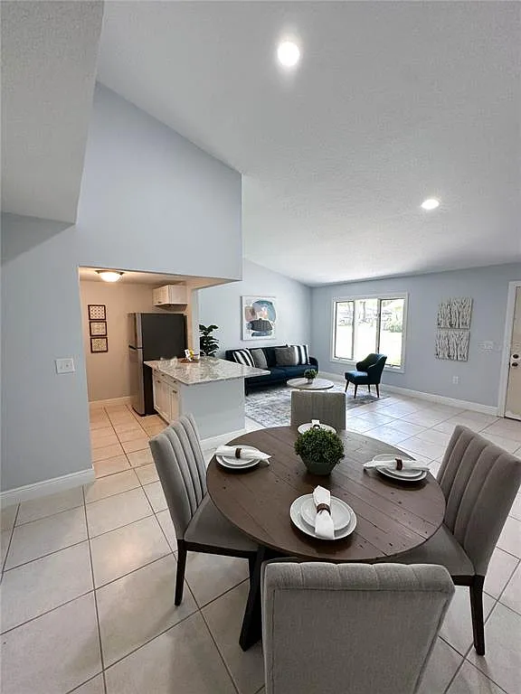 2 bed, 2.0 bath, 1046 sqft, $1,825 — Photo 3