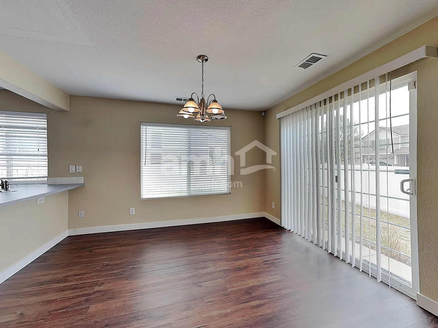 3 bed, 2.5 bath, 2079 sqft, $2,885 — Photo 4