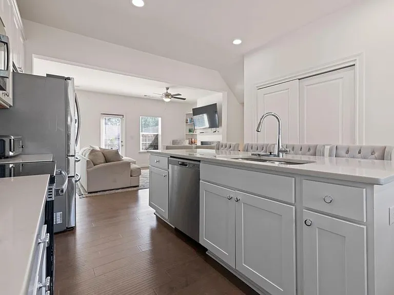 940 Society Cir SW — Photo 9