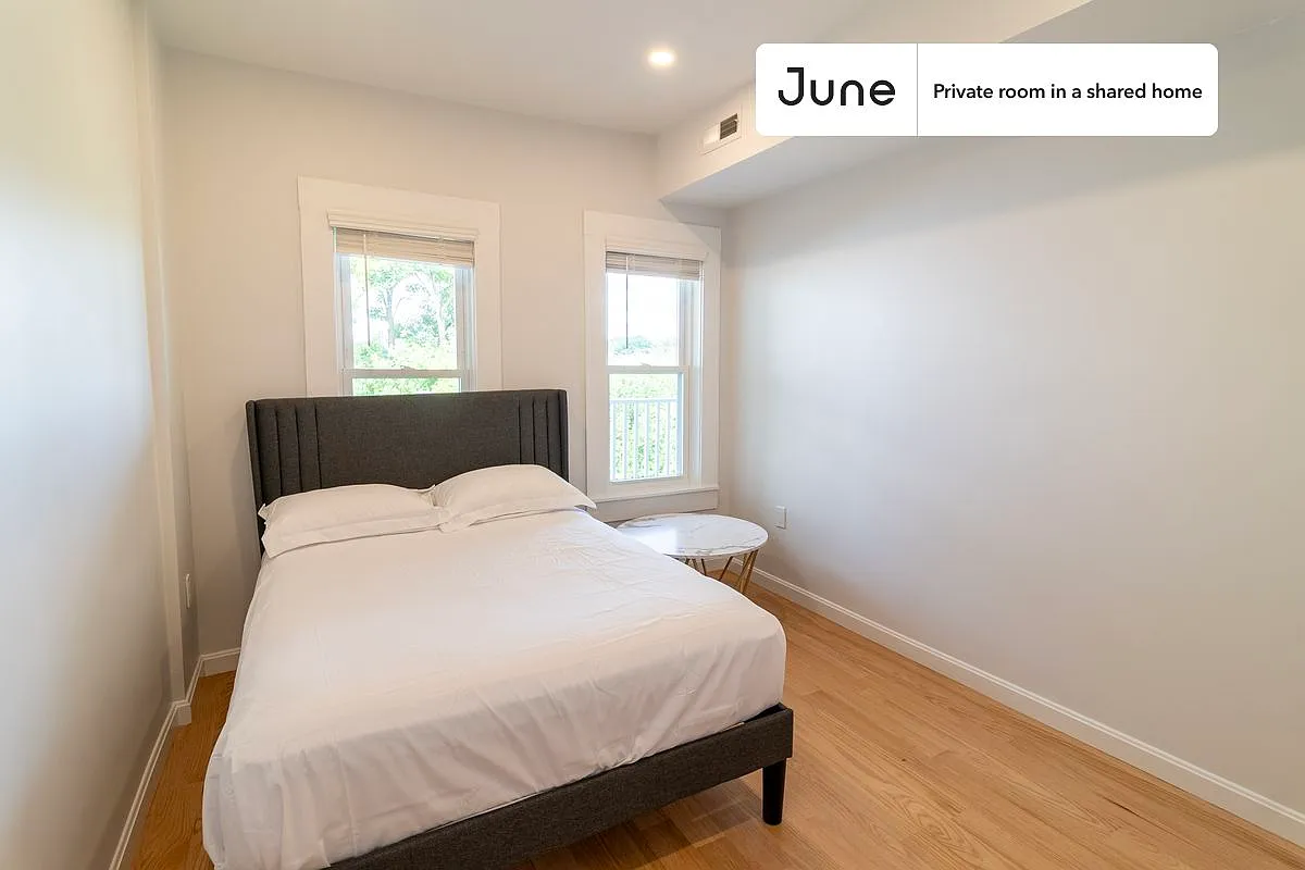 Queen bedroom in 3 bed/2 bath home in JFK/UMass #1755 A — Photo 2