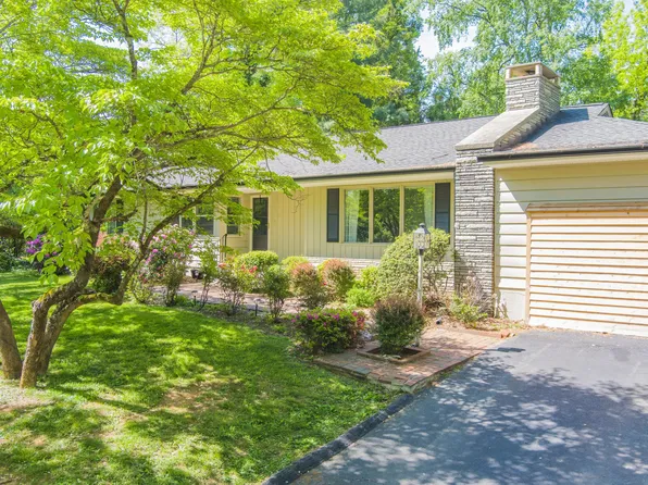 811 Cloudland Dr, Johnson City, TN 37601