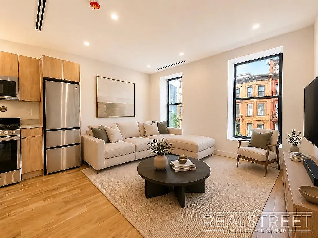 14 Spencer Place — Photo 2
