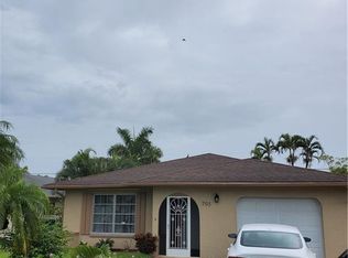 705 105th Ave N, Naples, FL 34108