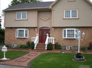 82 Bell St, Valley Stream, NY 11580