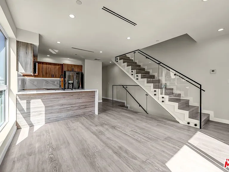 1305 N Sycamore Ave #1/2 — Photo 4