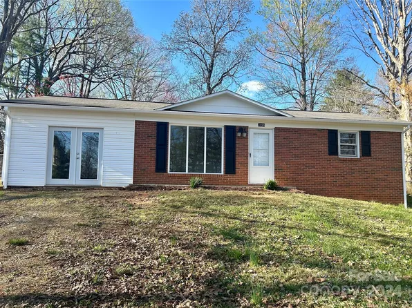 3496 Hickory Heights Ct, Lenoir, NC 28645