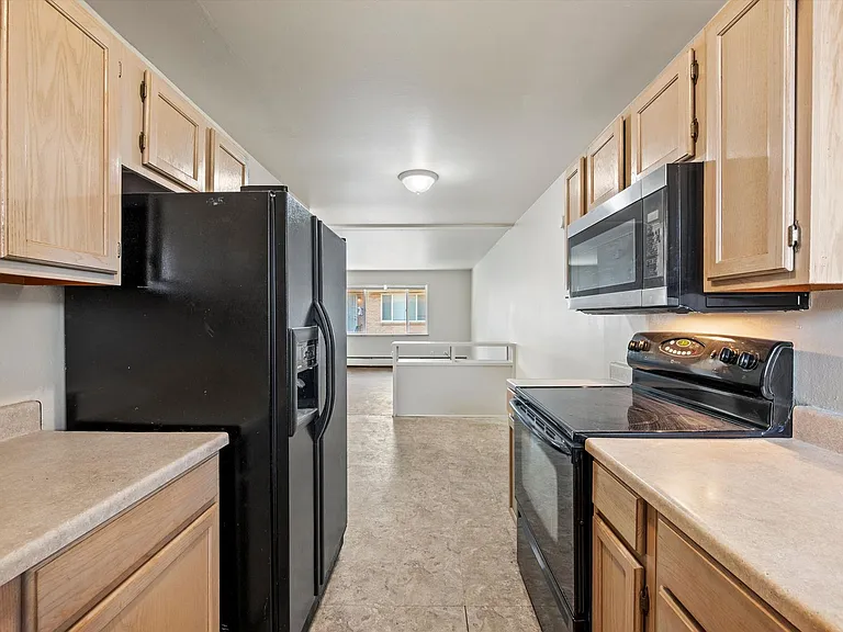 1725 Chester St — Photo 9