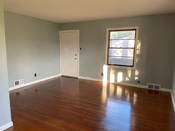 3rd image of 2800 Orchard Dr