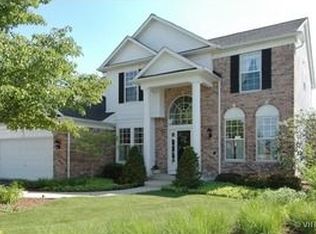 8 Charminster Ct, Algonquin, IL 60102