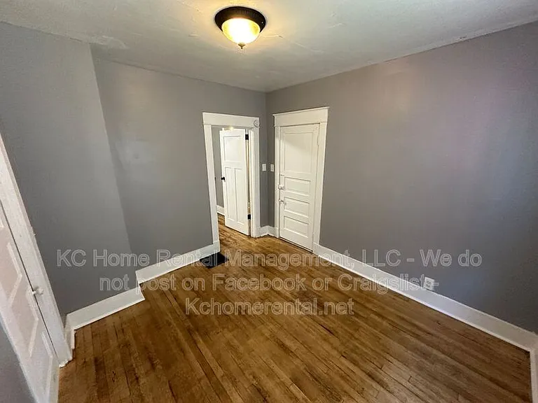 5233 E 6th St #1 — Photo 24