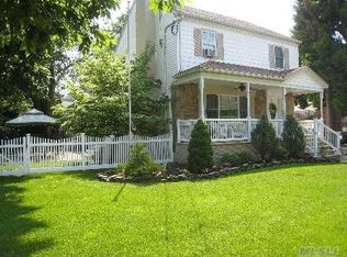 65 Horton St, Malverne, NY 11565