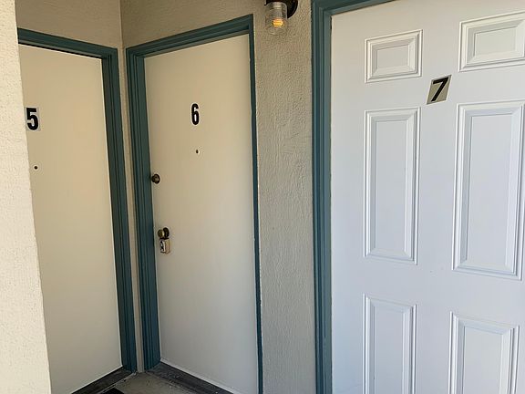 3rd image of 1108 Laguna Ave
