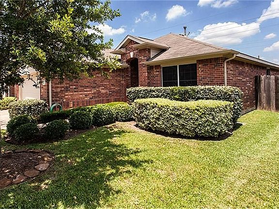 Welcome to 2903 Morning Brook Way in fabulous Shadow Creek Ranch!