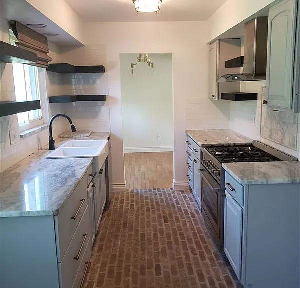 2884 Hawks Ave — Photo 2