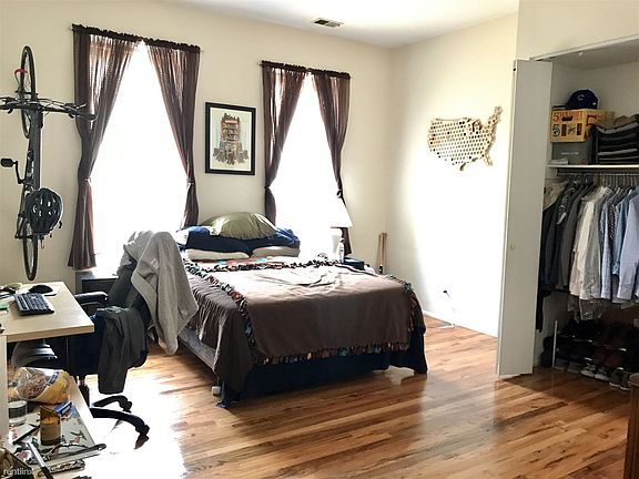 2nd image of 3053 N Sheffield Ave