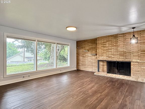5th image of 3414 NE 41st St