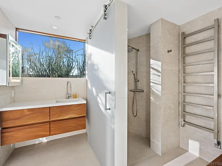 6515 Neptune Pl — Photo 8
