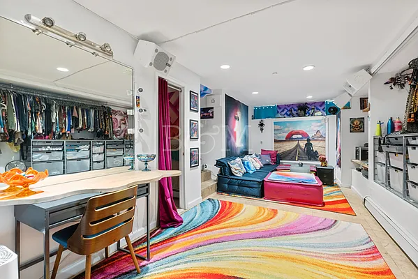 Sold by Brick&Mortar | media 9