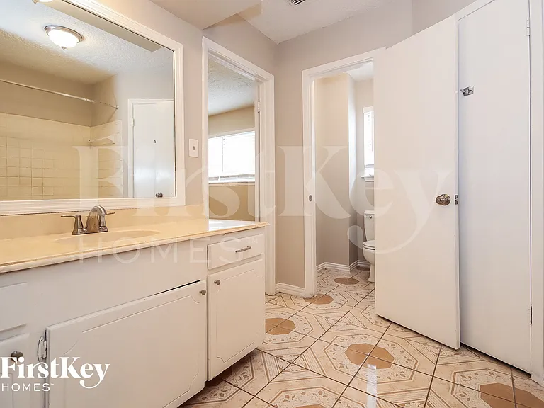 5614 Rivergate Dr — Photo 8