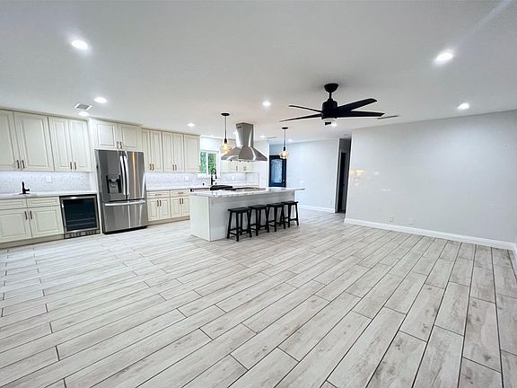 3rd image of 7535 Marilyn Dr