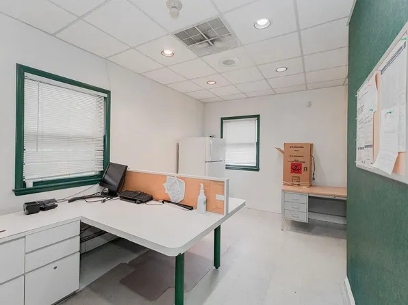 586 Kearny Avenue image 8 of 26