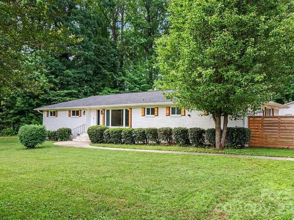 7048 Delta Lake Dr, Charlotte, NC 28215